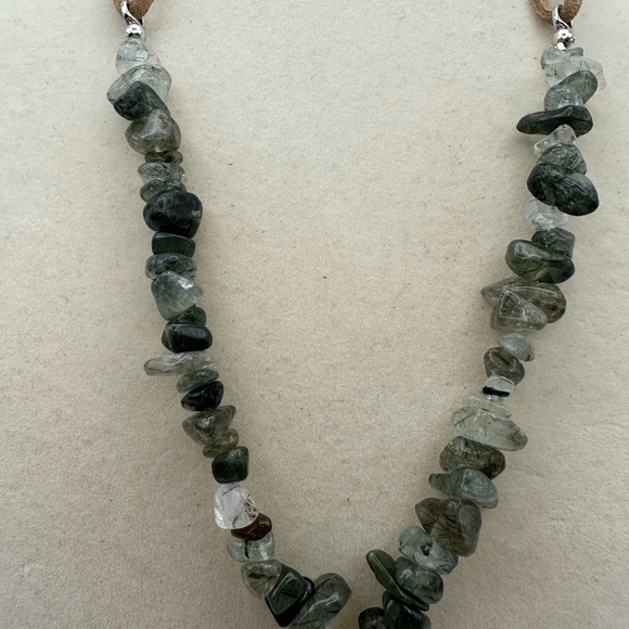 Garden Quartz Oval Pendant with Garden Quartz Chips Beads Faux Leather Necklace - Picture 4 of 16